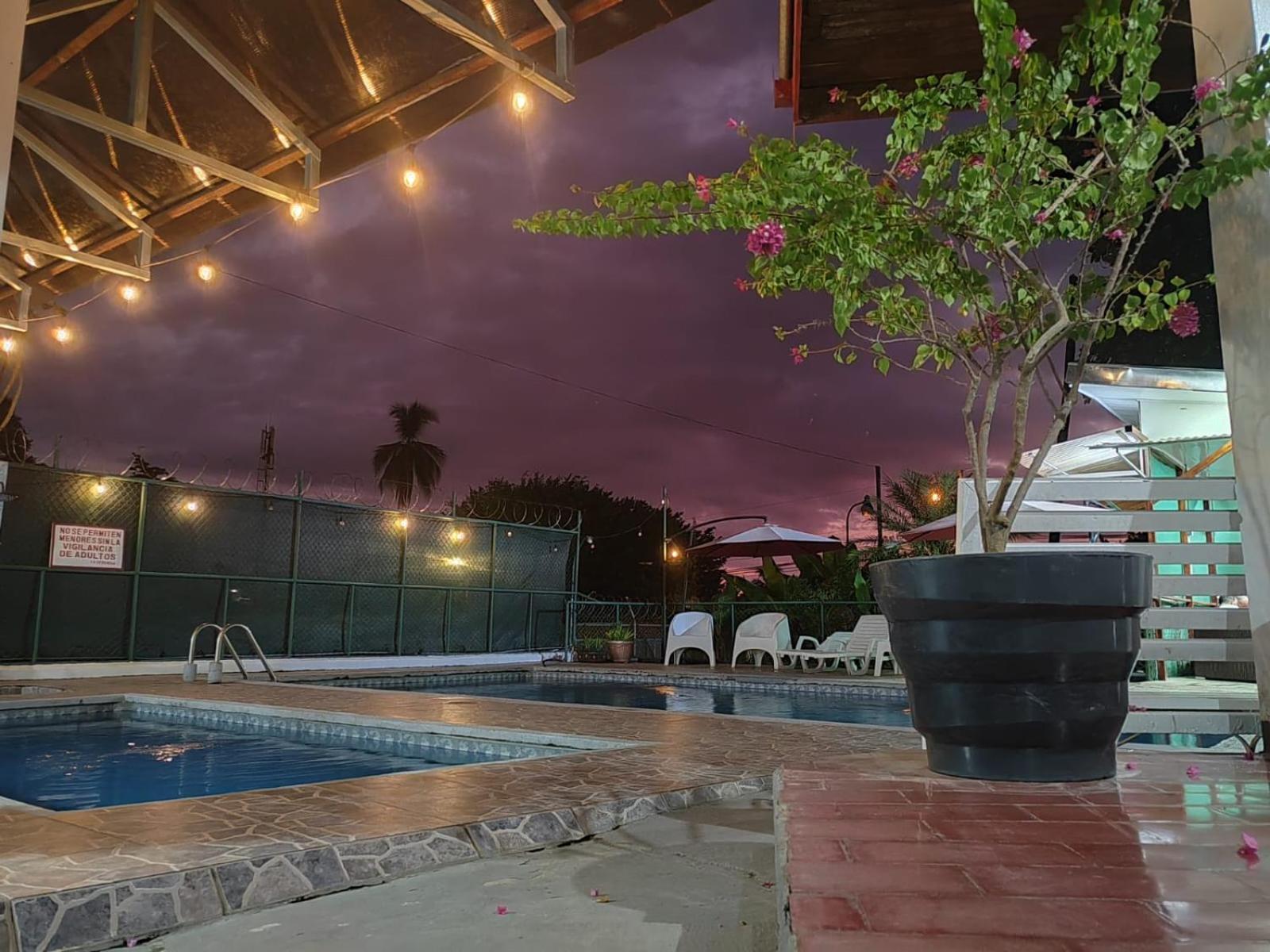 Hotel Pez Gallo Golfito Exterior foto